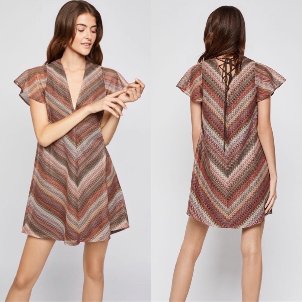 BCBGENERATION Mesh Lace Up Back Flutter Sleeve SM Relaxed Fit Girly Mini Dress